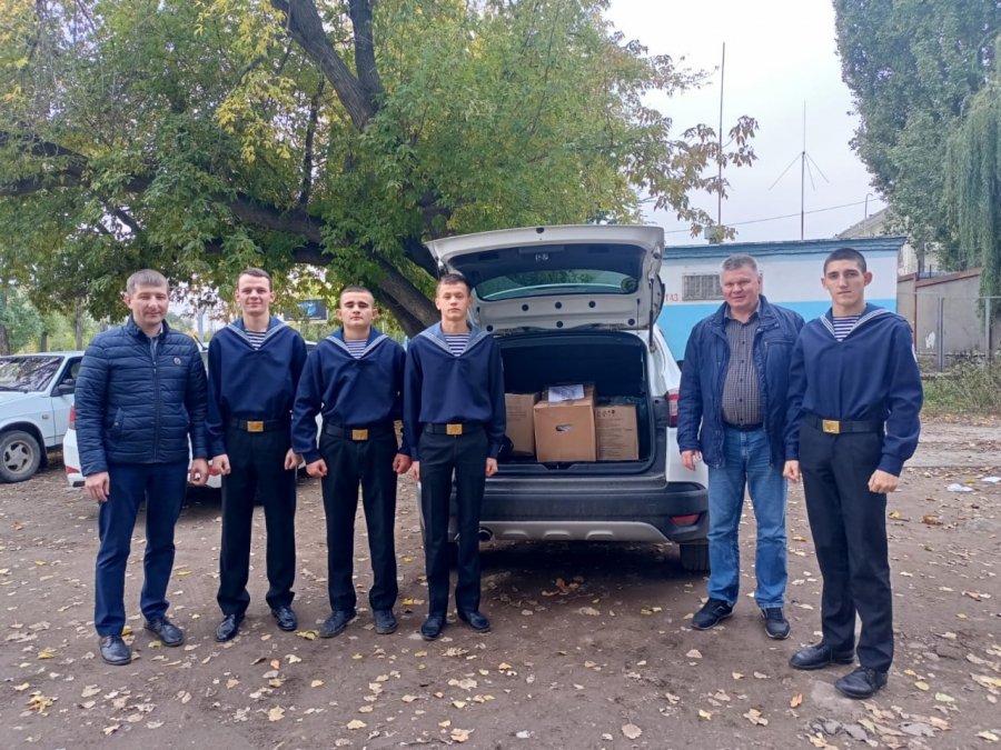 В Саратове морские пехотинцы и студенты подготовили гуманитарную помощь для участников СВО