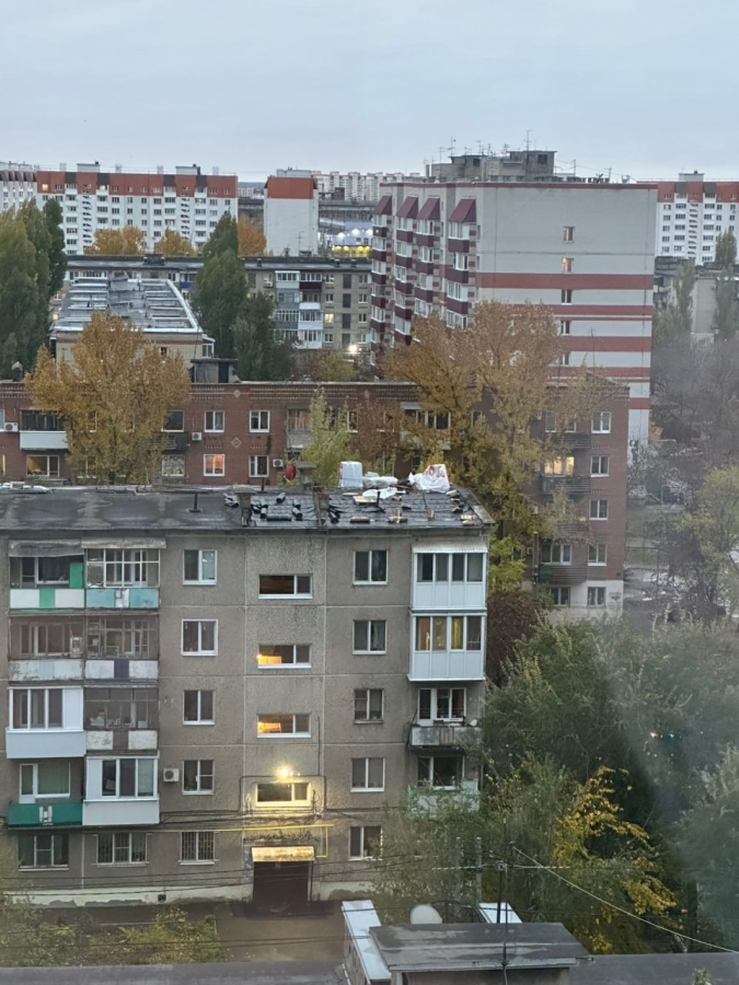 В Энгельсе во время ремонта крыши затопило квартиру