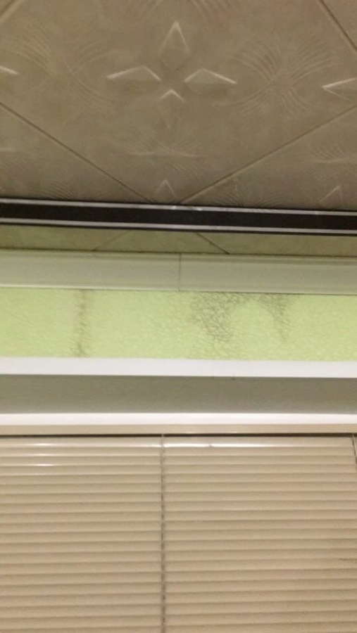 В Энгельсе во время ремонта крыши затопило квартиру