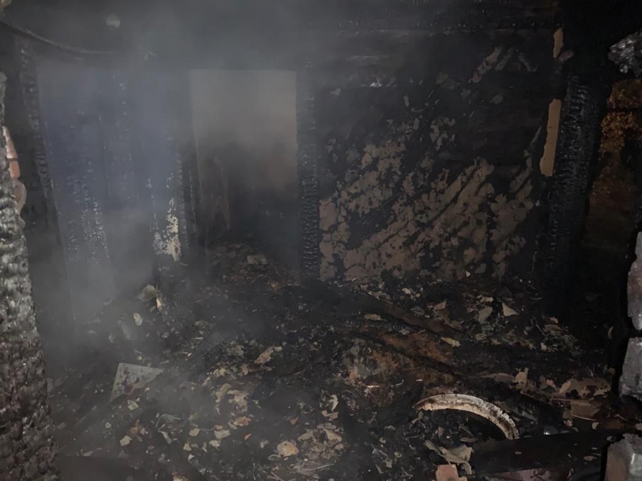 Под Ртищевом мужчина умер рядом со своим загоревшимся домом