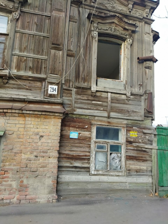 В центре Саратова на руинах растет свалка с крысами и преступность