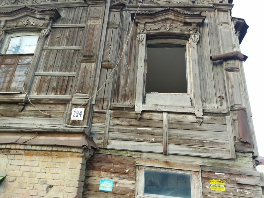 В центре Саратова на руинах растет свалка с крысами и преступность