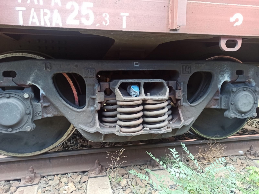 В Саратовской области при проверке поезда обнаружили спрятанный GPS-трекер