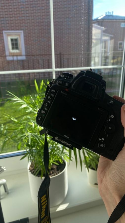 Саратовцы в соцсетях делятся снимками солнечного затмения