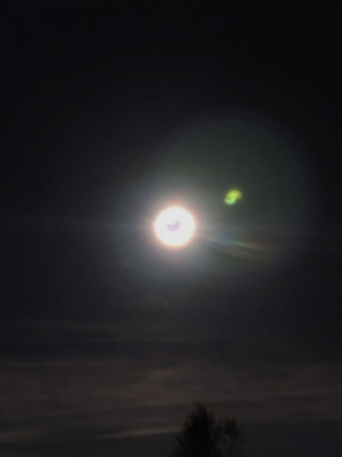 Саратовцы в соцсетях делятся снимками солнечного затмения