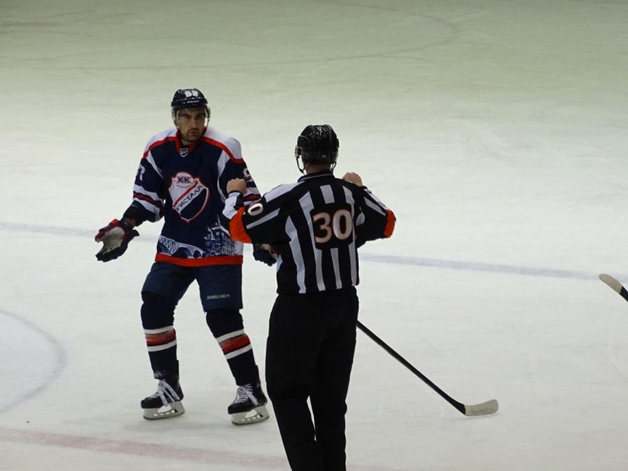 «Кристалл» крупно победил лидера Первенства ВХЛ