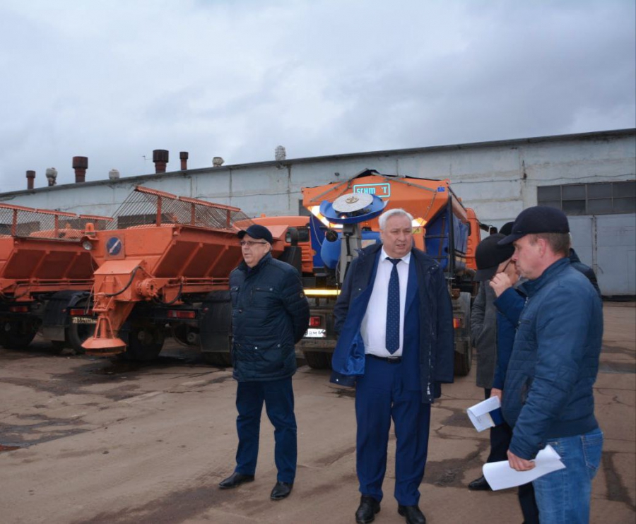 Глава Энгельсского района проверил готовность снегоуборочной техники к зиме