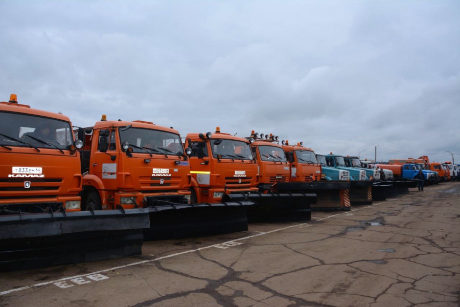 Глава Энгельсского района проверил готовность снегоуборочной техники к зиме