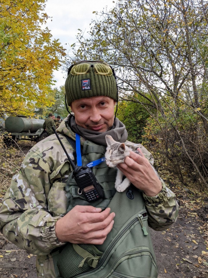 Саратовские участники СВО нашли на фронте оставленных кошек и собак