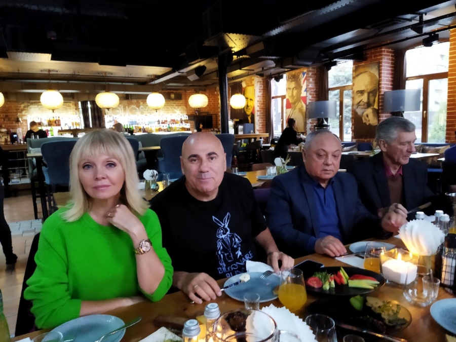 Певица Валерия попрощалась в Саратове с умершим дядей