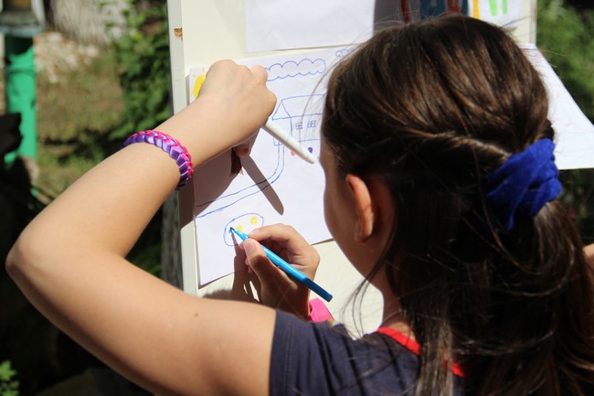 Около Крытого рынка запустили в небо шары с детскими желаниями