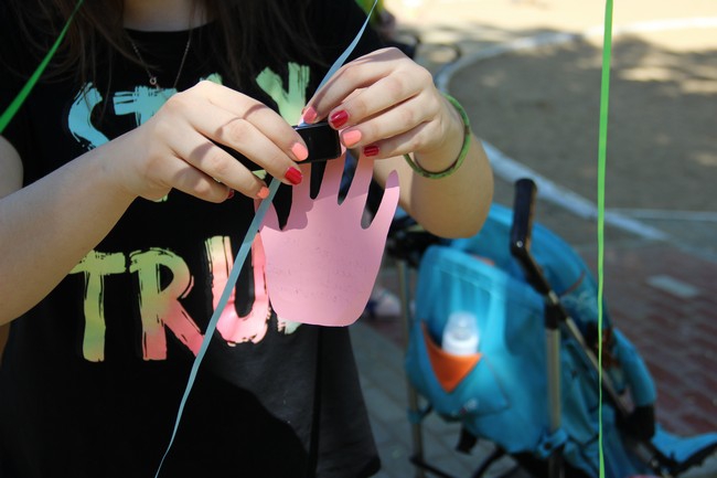 Около Крытого рынка запустили в небо шары с детскими желаниями
