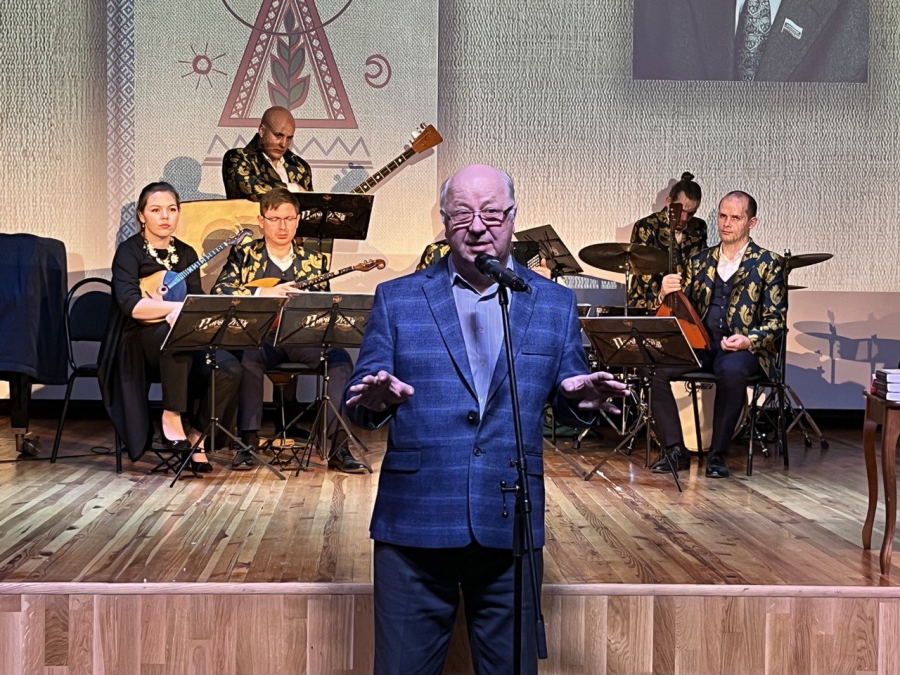 В Саратове прошла презентация книги Сергея Макарова «Великорусская социоматериальная матрешка»