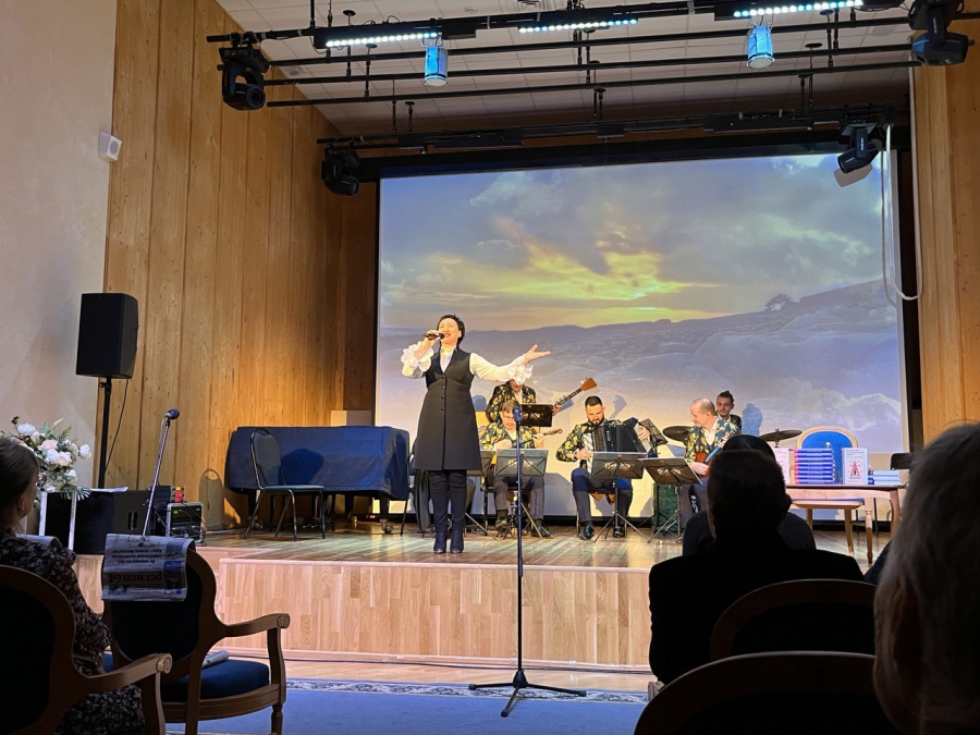 В Саратове прошла презентация книги Сергея Макарова «Великорусская социоматериальная матрешка»