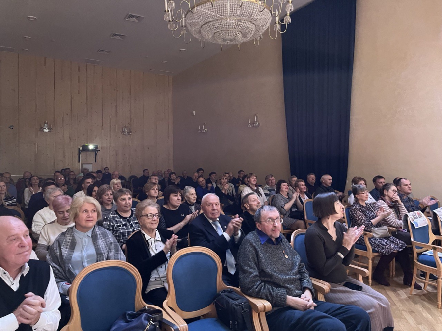 В Саратове прошла презентация книги Сергея Макарова «Великорусская социоматериальная матрешка»