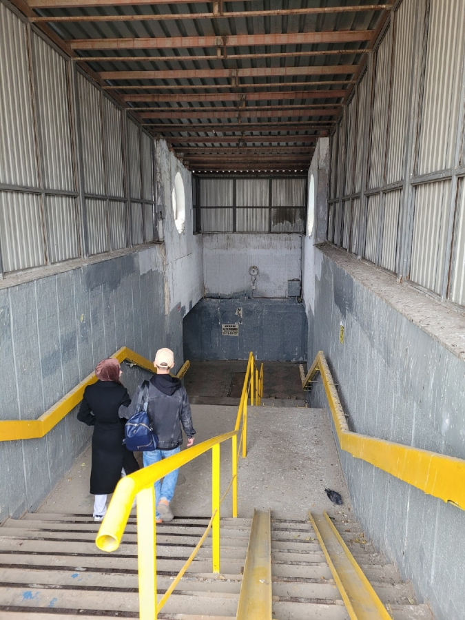 Горожане возмущены жутким потолком и проводами в переходе на Вишневой