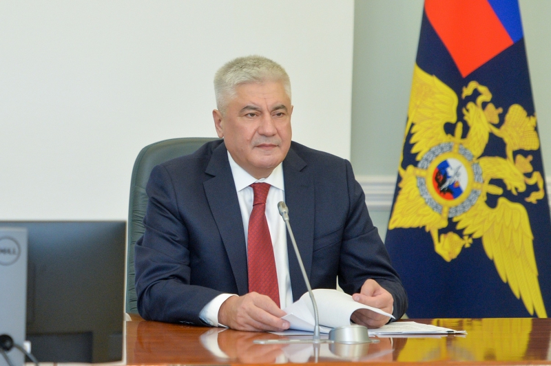 Главного саратовского полицейского Ситникова наградили знаком «Почетный сотрудник МВД»