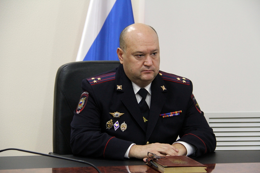 Главного саратовского полицейского Ситникова наградили знаком «Почетный сотрудник МВД»