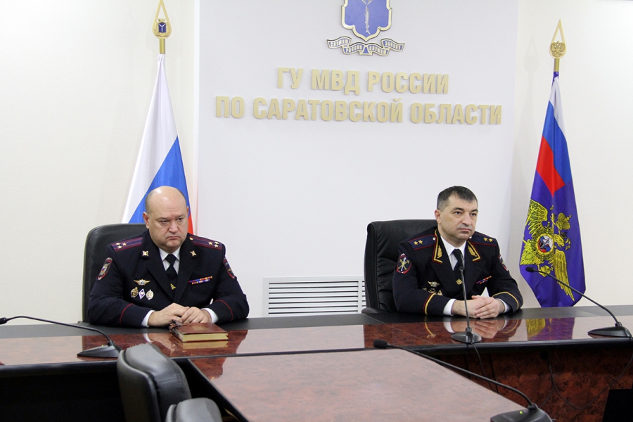 Главного саратовского полицейского Ситникова наградили знаком «Почетный сотрудник МВД»