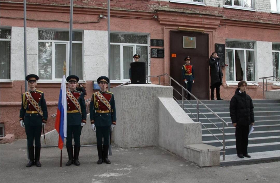 В Саратове открыли мемориальную доску погибшему в СВО Дмитрию Речману