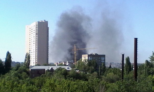 На стадионе «Сокол» тушат пожар