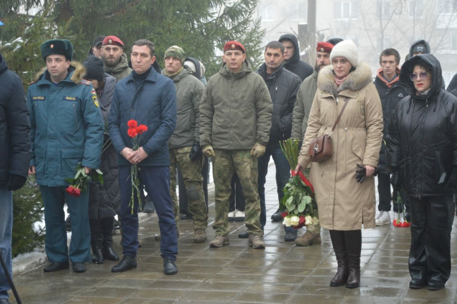 В Шиханах открыли мемориальную доску в честь погибшего в СВО Александра Потапова
