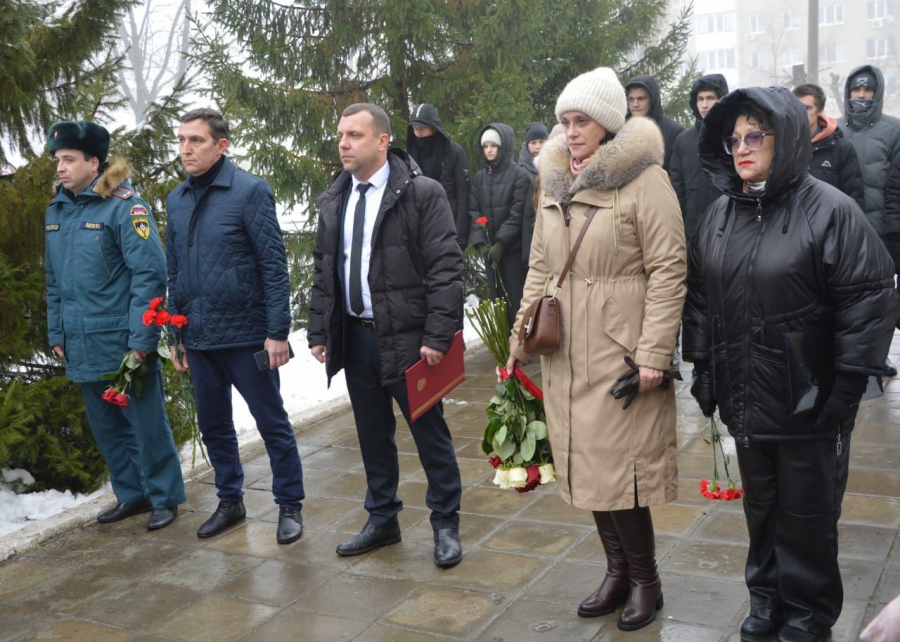 В Шиханах открыли мемориальную доску в честь погибшего в СВО Александра Потапова