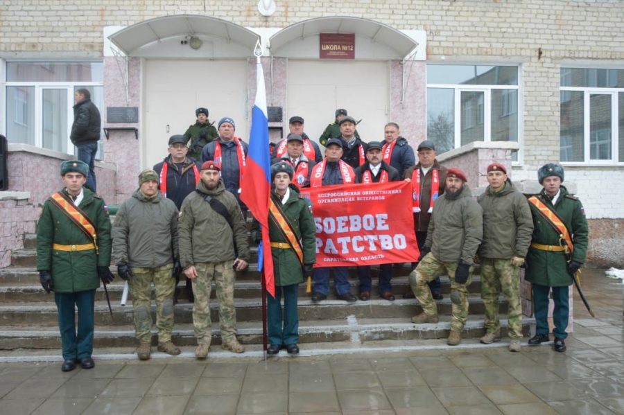 В Шиханах открыли мемориальную доску в честь погибшего в СВО Александра Потапова