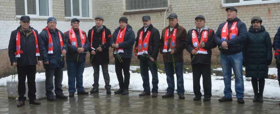 В Шиханах открыли мемориальную доску в честь погибшего в СВО Александра Потапова