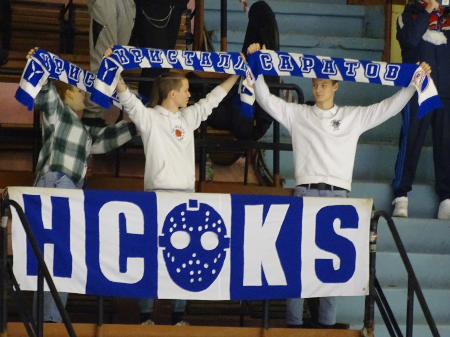 «Кристалл» и «Челны» не забросили ни шайбы за 65 минут