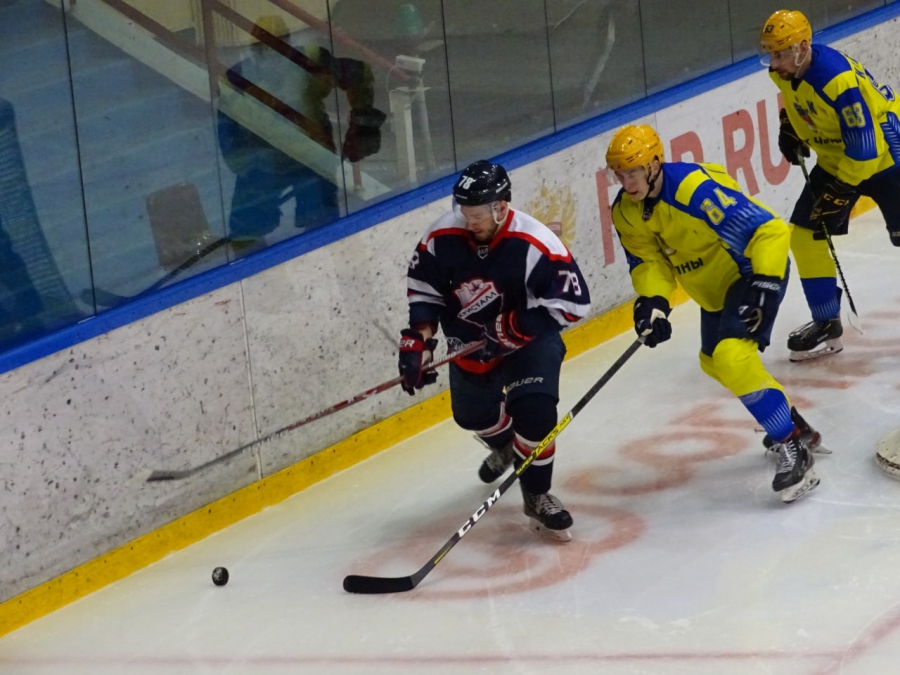 «Кристалл» и «Челны» не забросили ни шайбы за 65 минут