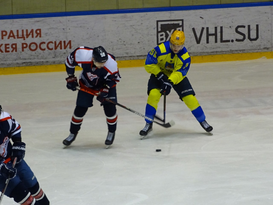 «Кристалл» и «Челны» не забросили ни шайбы за 65 минут