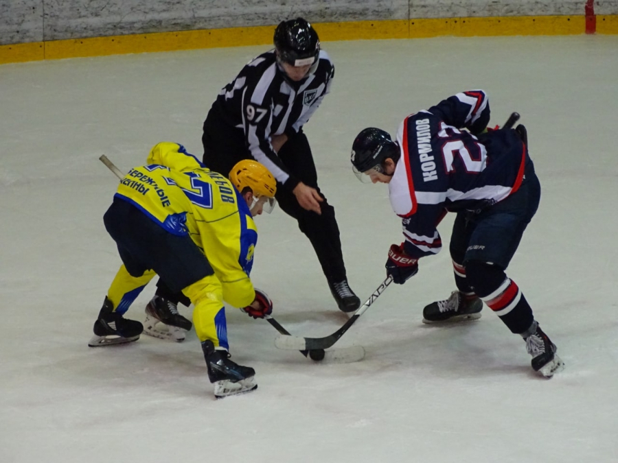 «Кристалл» и «Челны» не забросили ни шайбы за 65 минут