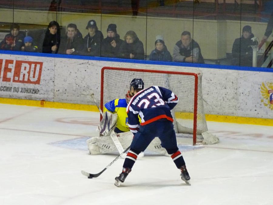 «Кристалл» и «Челны» не забросили ни шайбы за 65 минут