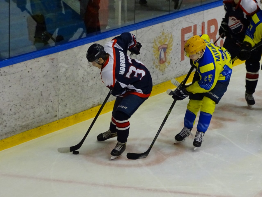 «Кристалл» и «Челны» поделили победы в Саратове