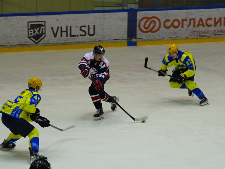 «Кристалл» и «Челны» поделили победы в Саратове