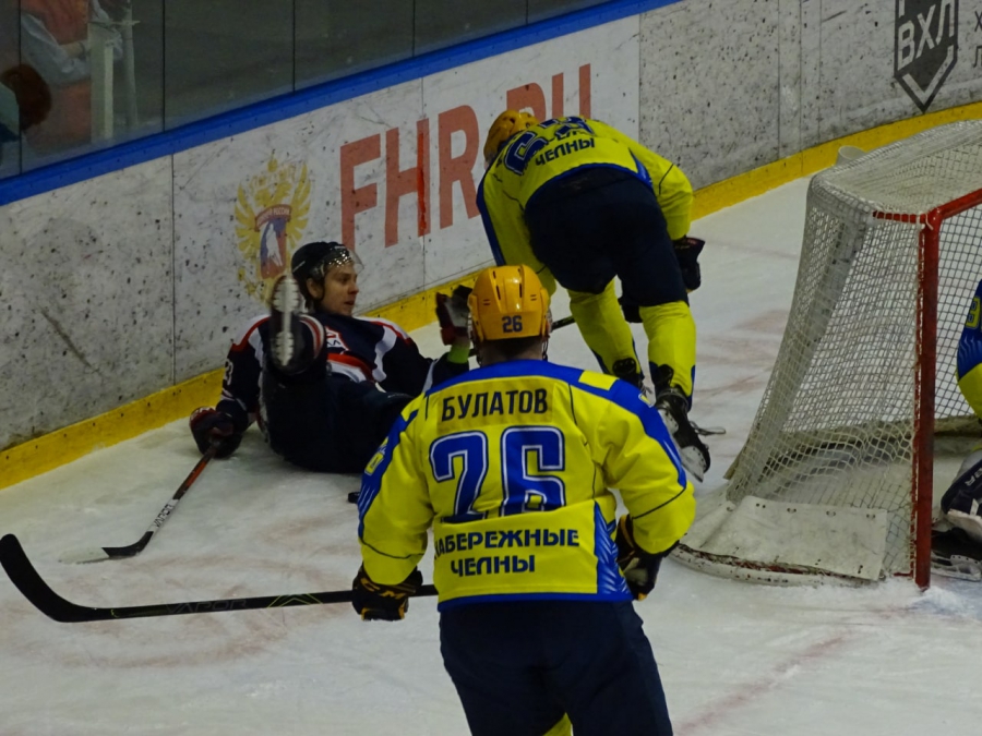«Кристалл» и «Челны» поделили победы в Саратове