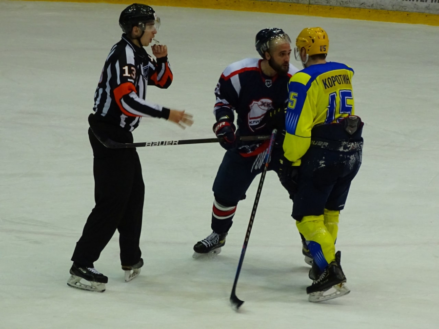 «Кристалл» и «Челны» поделили победы в Саратове