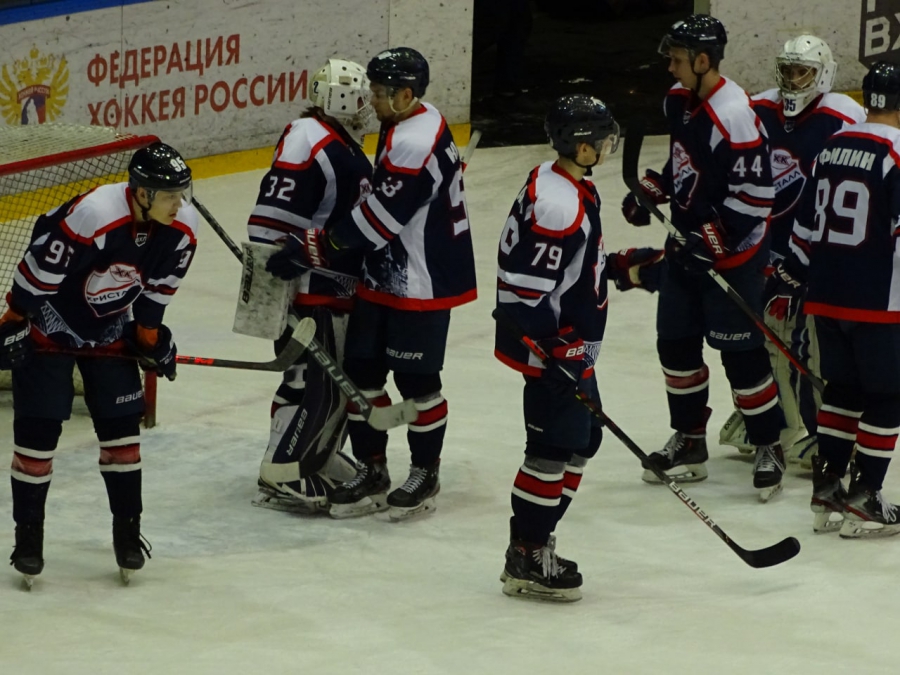 «Кристалл» и «Челны» поделили победы в Саратове