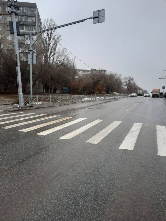 На девяти улицах Саратова установили барьеры для пешеходов