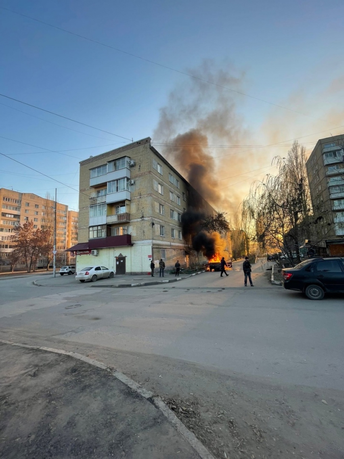Во дворе на Огородной вспыхнула «Тойота»