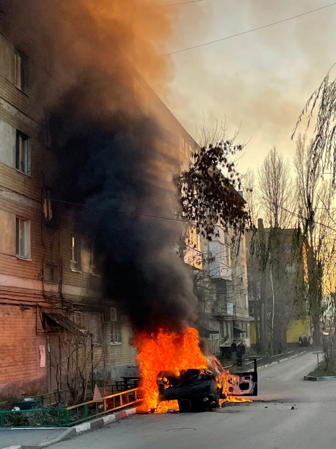 Во дворе на Огородной вспыхнула «Тойота»