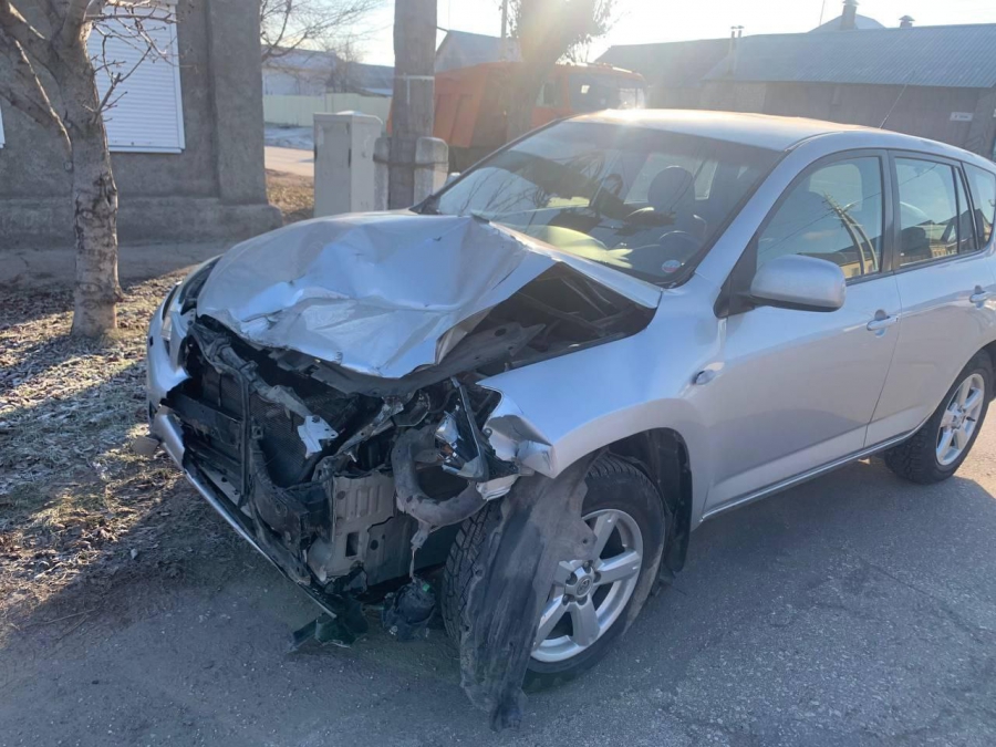 В Марксе мужчина пострадал в столкновении двух иномарок и «КамАЗа»