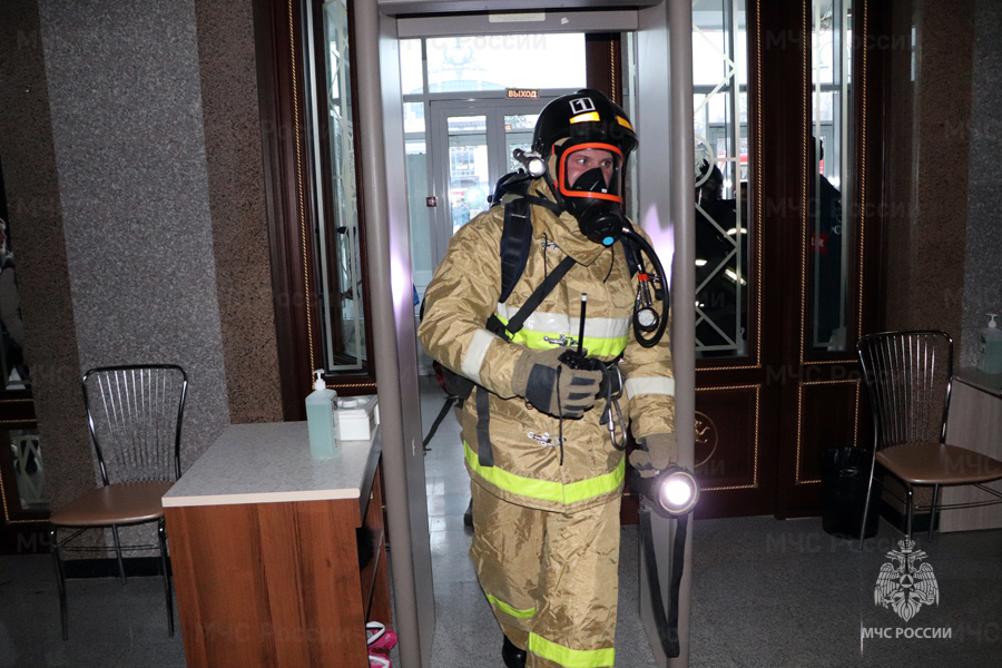 В Саратове 19 единиц техники приехали тушить условный пожар в цирке