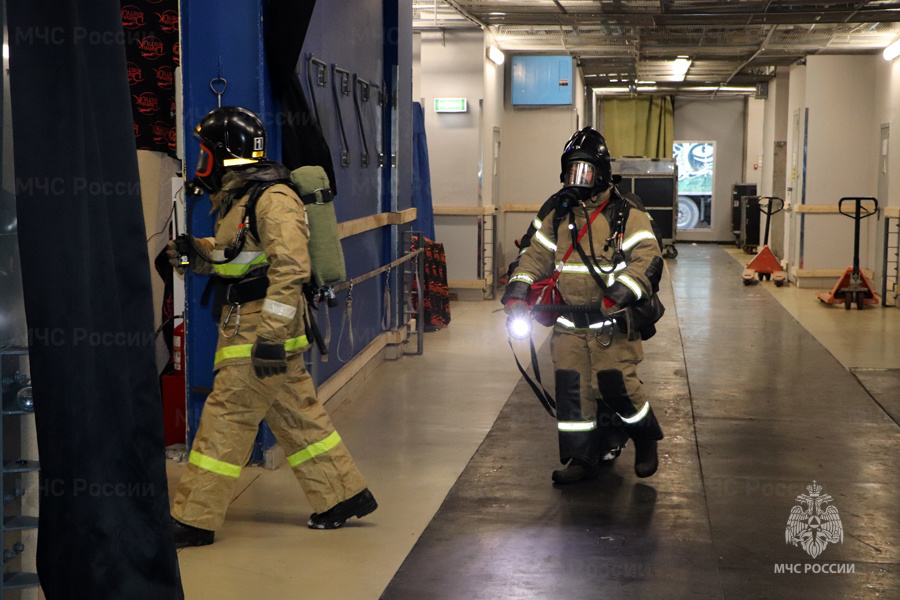 В Саратове 19 единиц техники приехали тушить условный пожар в цирке