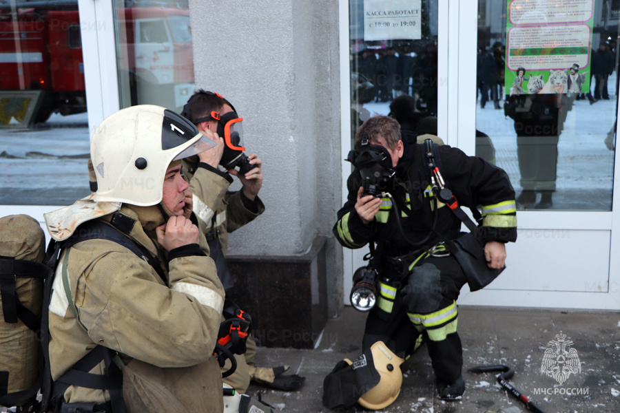 В Саратове 19 единиц техники приехали тушить условный пожар в цирке