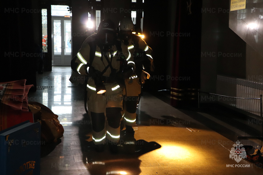 В Саратове 19 единиц техники приехали тушить условный пожар в цирке