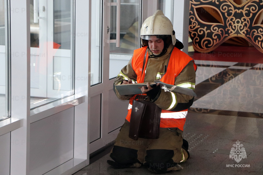 В Саратове 19 единиц техники приехали тушить условный пожар в цирке