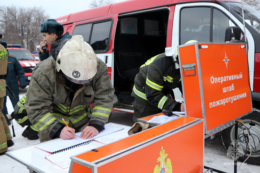 В Саратове 19 единиц техники приехали тушить условный пожар в цирке