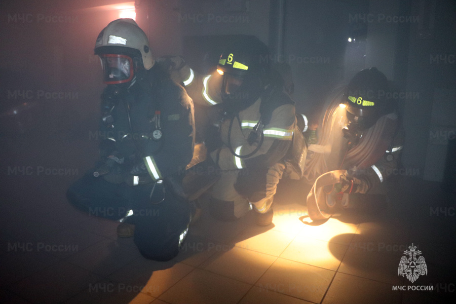 В Саратове 19 единиц техники приехали тушить условный пожар в цирке